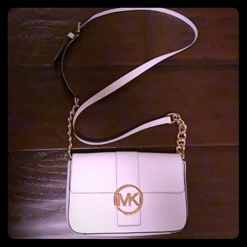 Cute white Michael kors gold chain crossbody